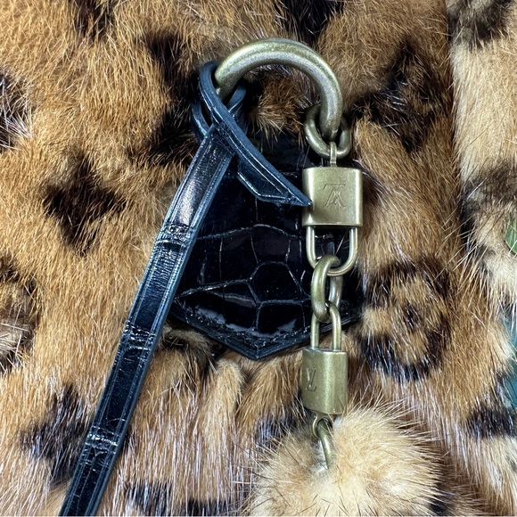 ❌❌ Louis Vuitton Mink Bag Monogram Les Extraordinnaires Le Fableux Fur tote - Picture 11 of 16